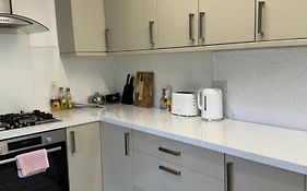 Cardiff Grangetown Stylish 3Bed House.